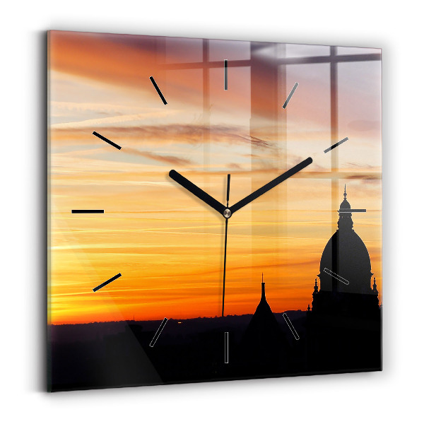 Wanduhr modern quadratisch Gebäude und Sonnenuntergang