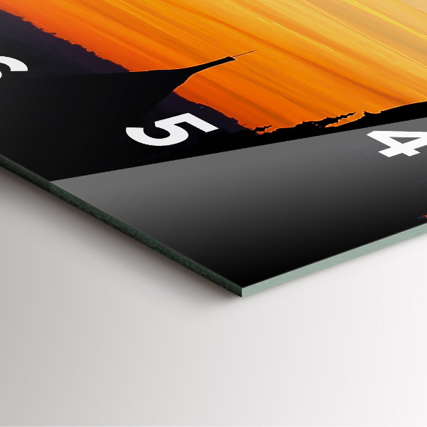 Wanduhr modern quadratisch Gebäude und Sonnenuntergang