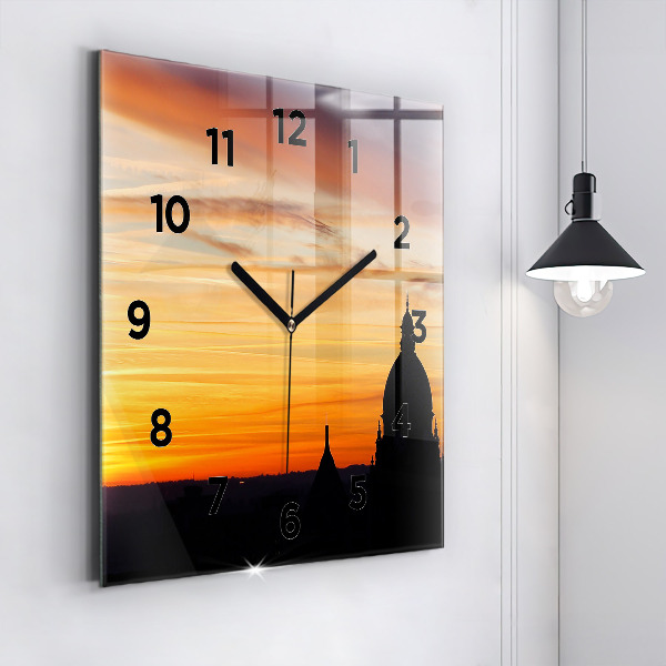 Wanduhr modern quadratisch Gebäude und Sonnenuntergang