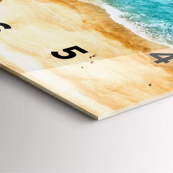 Wanduhr modern quadratisch Menschen am Meeresstrand