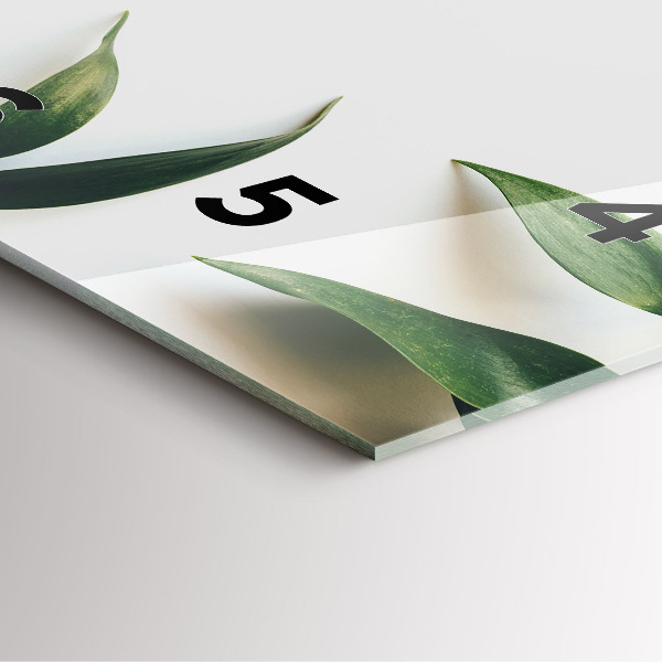 Wanduhr modern quadratisch Rahmen aus Blättern