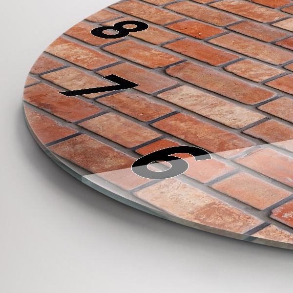 Wanduhr rund Backsteinmauer