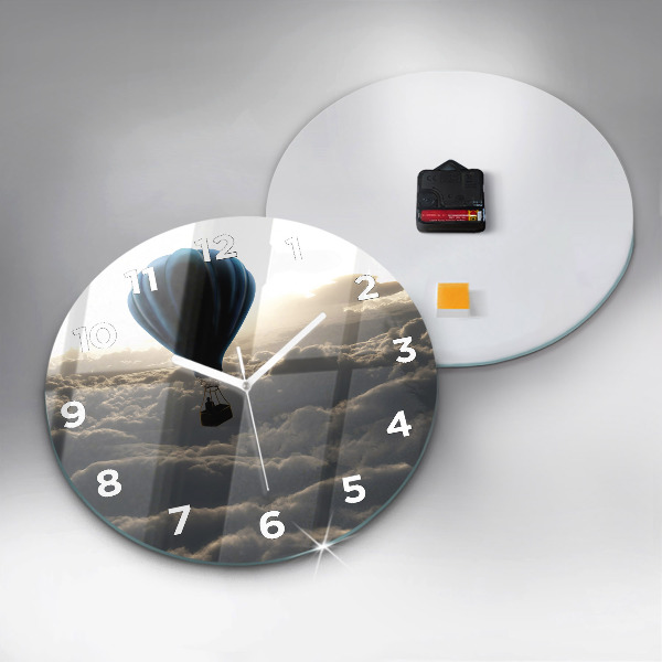 Wanduhr rund Luftballon am Himmel