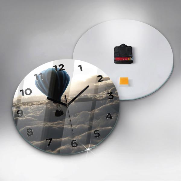 Wanduhr rund Luftballon am Himmel