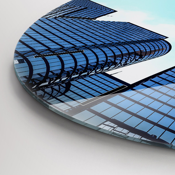 Wanduhr rund Flugzeug über Gebäuden