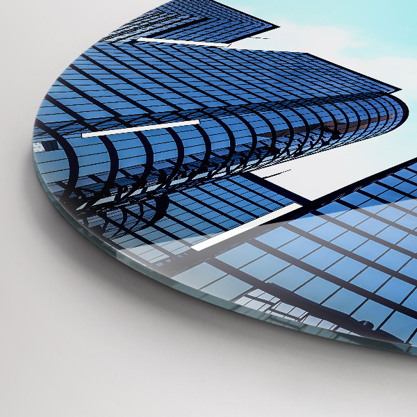 Wanduhr rund Flugzeug über Gebäuden