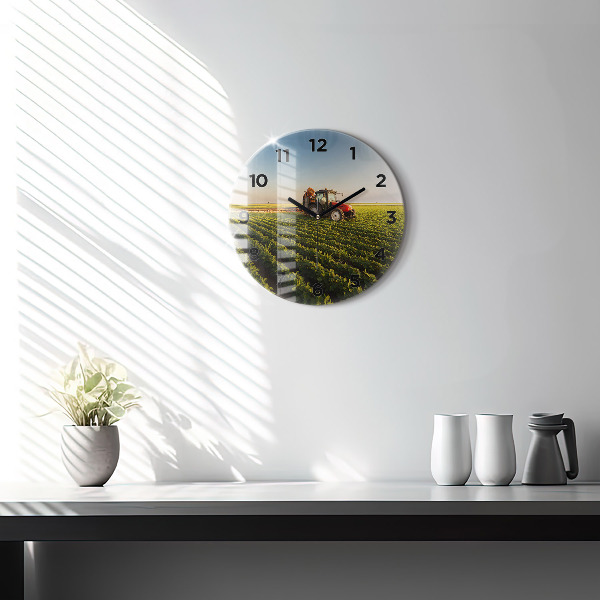 Wanduhr rund mit motiv Traktor sprüht ein Feld