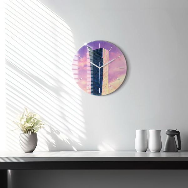 Wanduhr rund Wolkenkratzer in Warschau