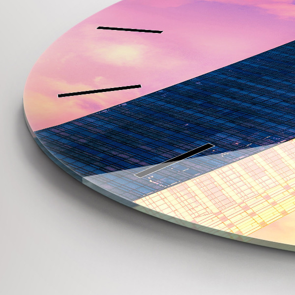 Wanduhr rund Wolkenkratzer in Warschau