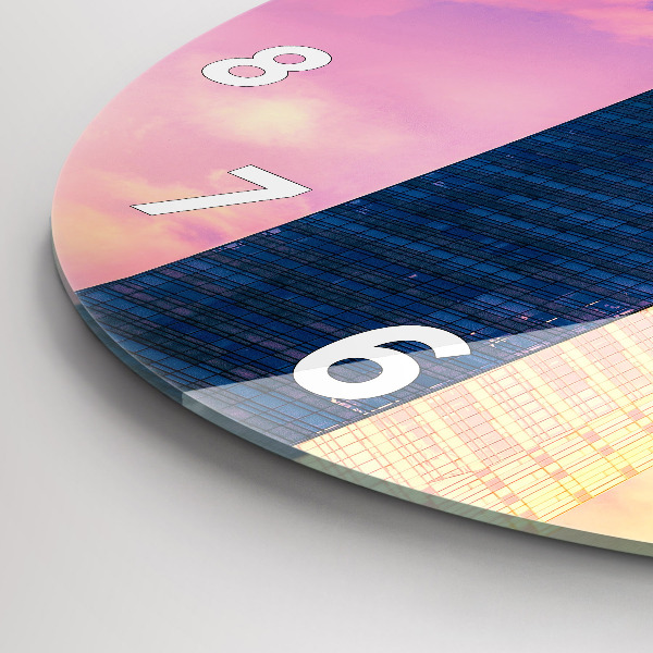 Wanduhr rund Wolkenkratzer in Warschau