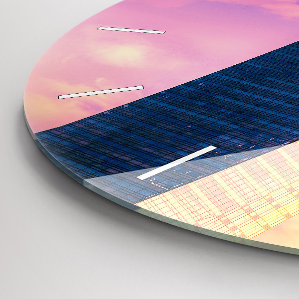 Wanduhr rund Wolkenkratzer in Warschau