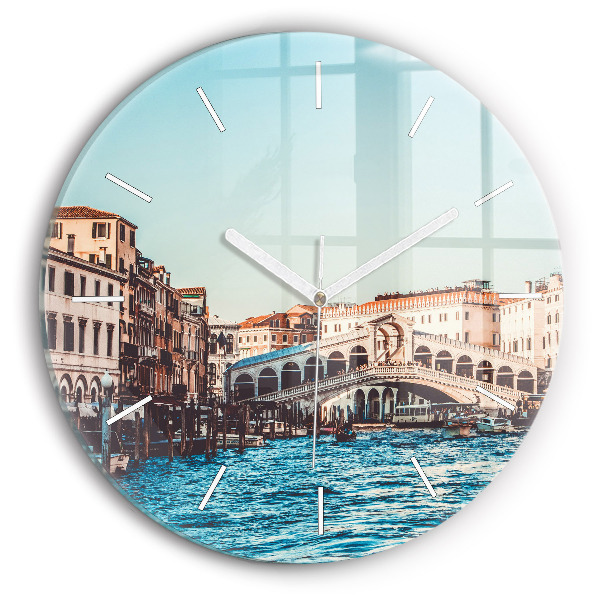 Wanduhr rund Rialto-Brücke in Venedig