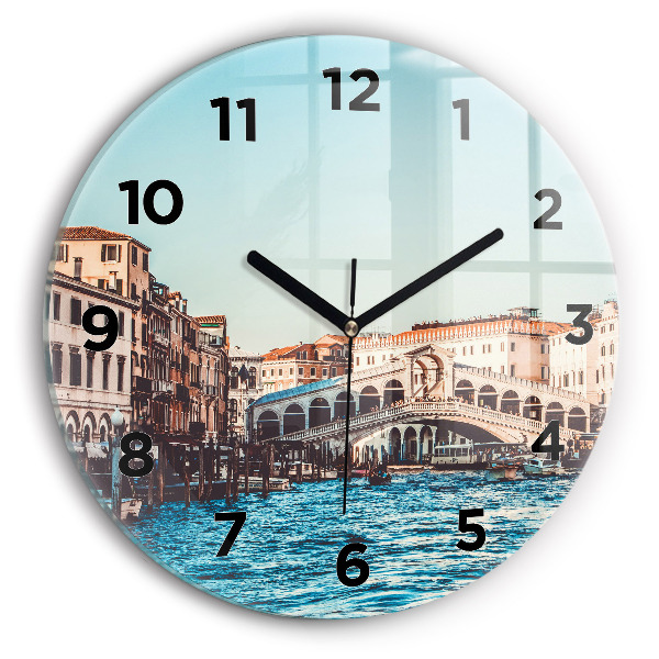 Wanduhr rund Rialto-Brücke in Venedig