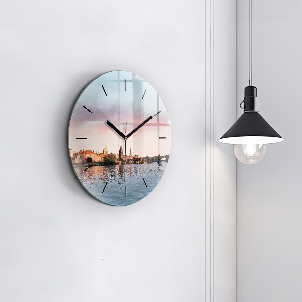 Wanduhr glas rund Karlsbrücke in Prag