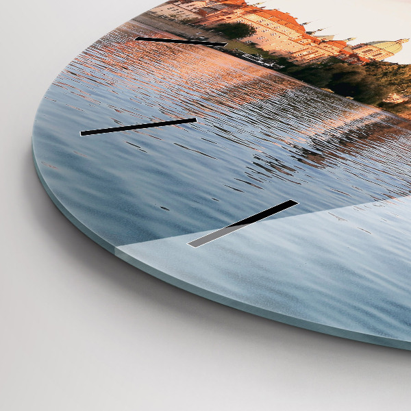 Wanduhr glas rund Karlsbrücke in Prag