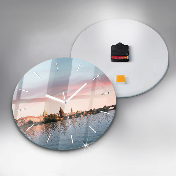 Wanduhr glas rund Karlsbrücke in Prag