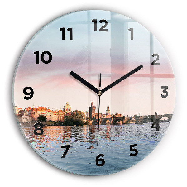 Wanduhr glas rund Karlsbrücke in Prag