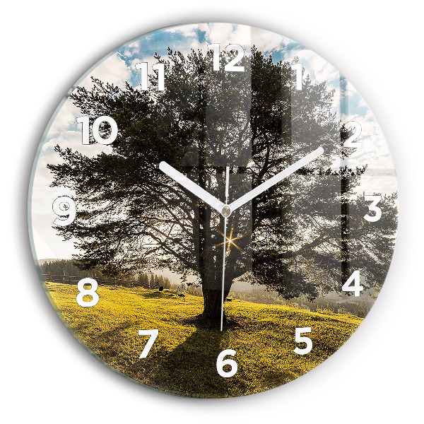 Wanduhr rund mit motiv Baum auf einem Hügel
