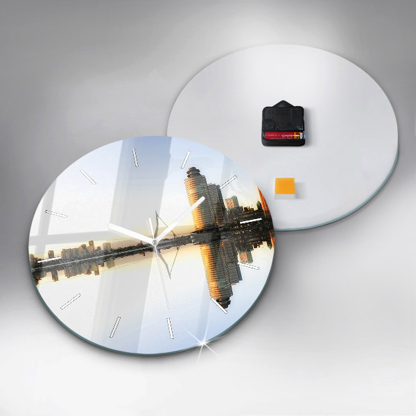 Wanduhr rund Stadt am Fluss