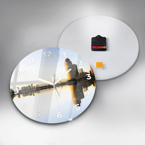 Wanduhr rund Stadt am Fluss