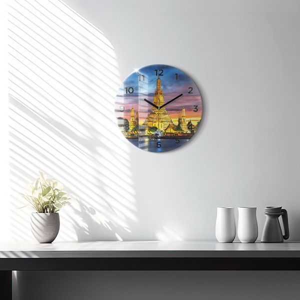 Wanduhr glas rund Tempel in Bangkok