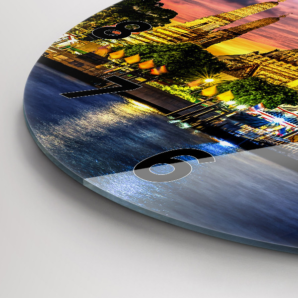 Wanduhr glas rund Tempel in Bangkok