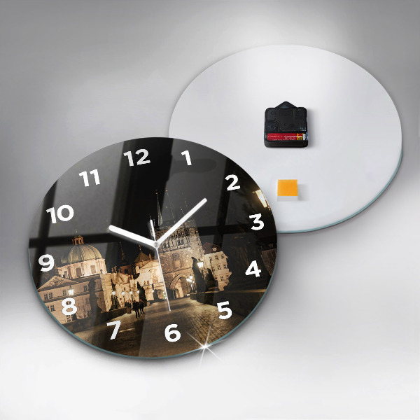 Wanduhr rund Karlsbrücke in Prag