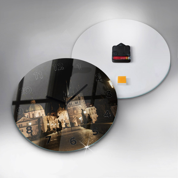 Wanduhr rund Karlsbrücke in Prag