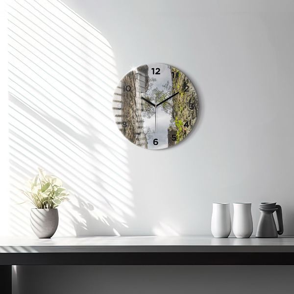 Wanduhr rund Felsenstadt in der Tschechischen Republik