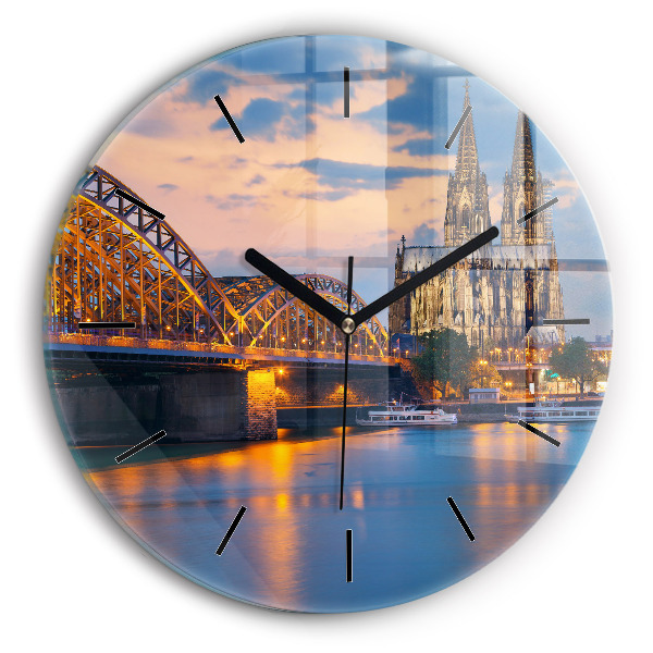 Wanduhr rund Ansicht des Rathauses