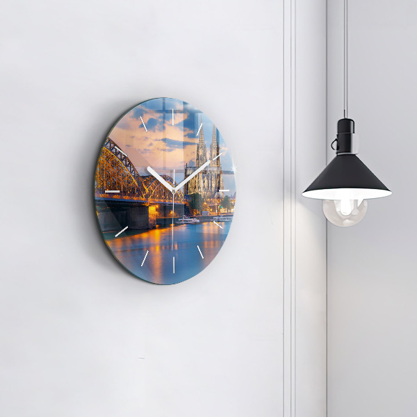 Wanduhr rund Ansicht des Rathauses