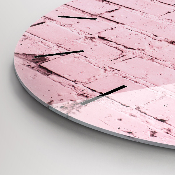 Wanduhr glas rund Backsteinmauer