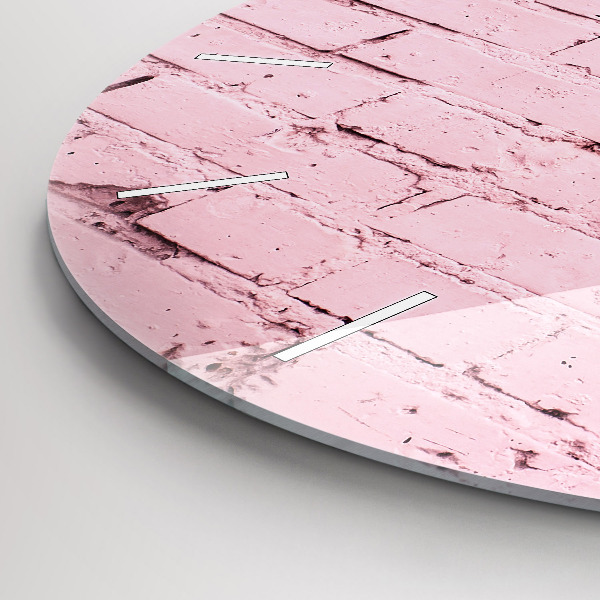 Wanduhr glas rund Backsteinmauer