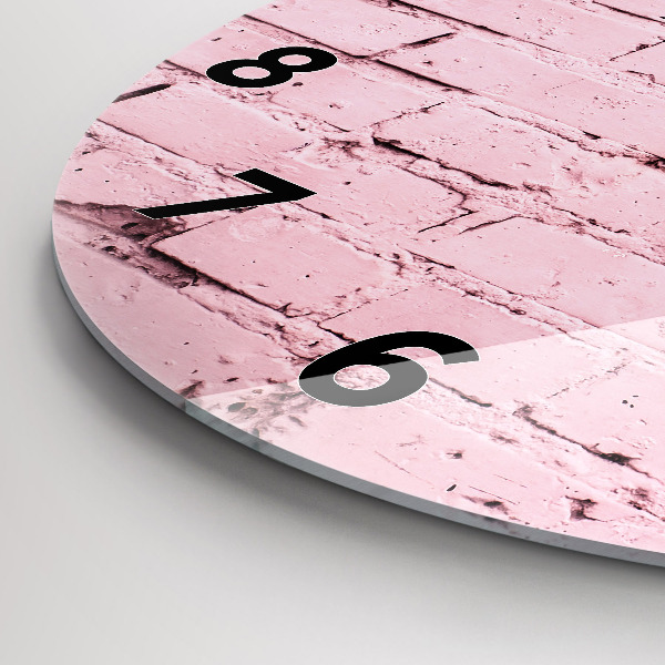 Wanduhr glas rund Backsteinmauer