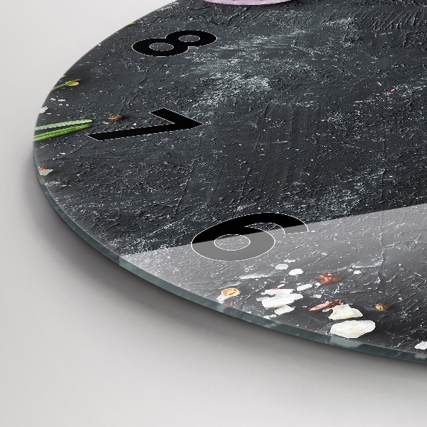 Wanduhr rund Gemüse auf einem Tisch