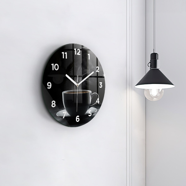 Wanduhr glas rund Tasse mit schwarzem Kaffee