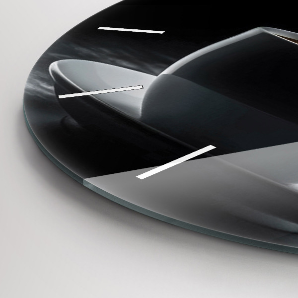 Wanduhr glas rund Tasse mit schwarzem Kaffee